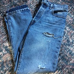 Women’s Levi’s 501 straight leg jeans size 28
